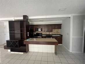 902 Crystal Lake Dr in Pompano Beach, FL - Building Photo - Building Photo