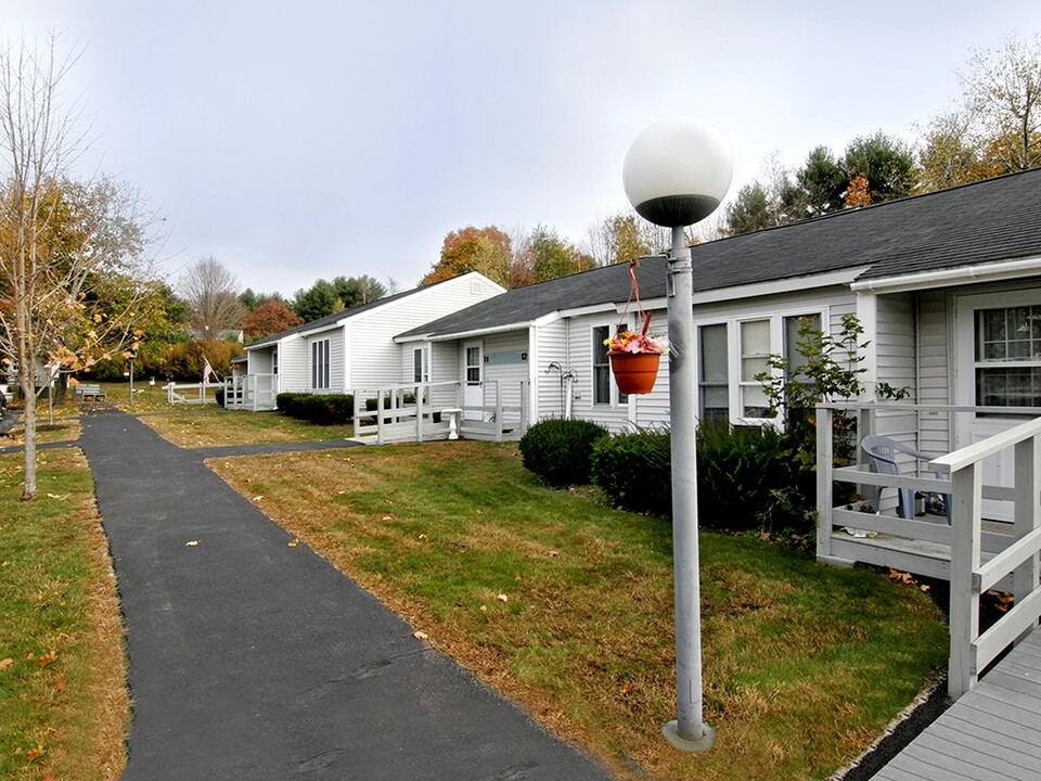 Meadowview in Gray, ME - Foto de edificio