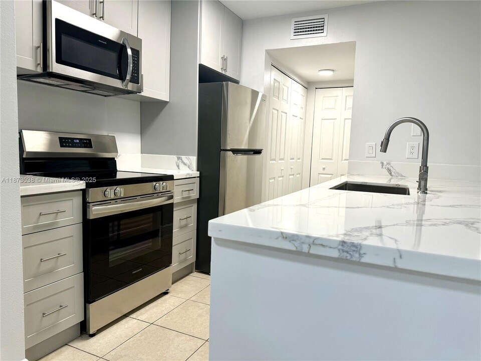 15770 SW 106th Terrace in Miami, FL - Building Photo