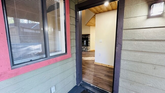 54315 Pine Crest Ave in Idyllwild, CA - Building Photo - Building Photo