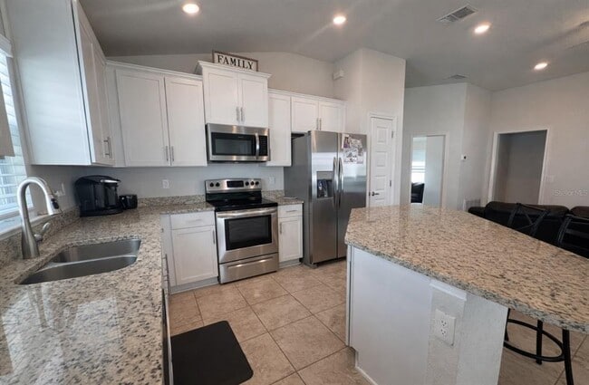 14529 Scottburgh Glen Dr in Wimauma, FL - Building Photo - Building Photo