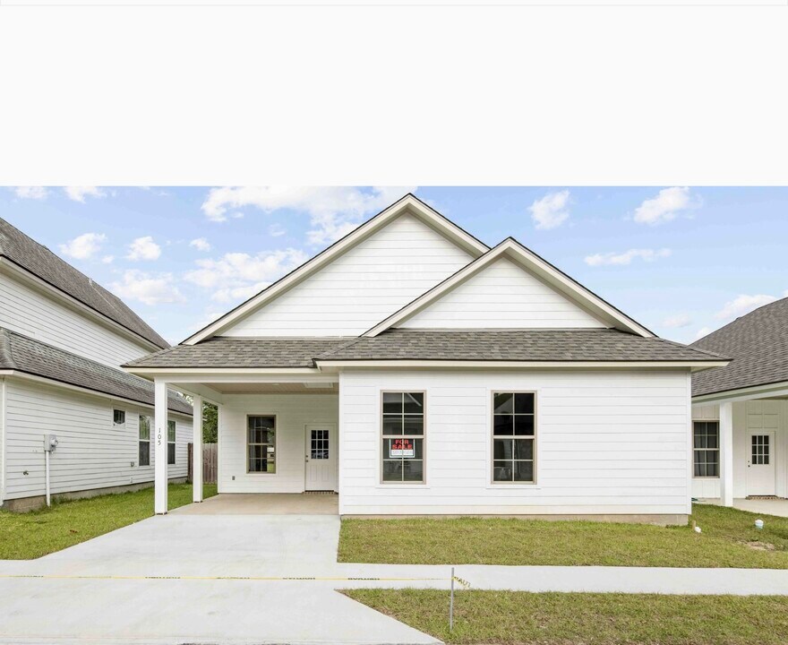 105 Santa Marta Dr in Youngsville, LA - Building Photo