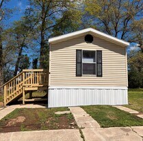 11 Deerwood Park in Centralia, IL - Building Photo