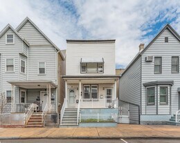 9 W 15th St in Bayonne, NJ - Building Photo