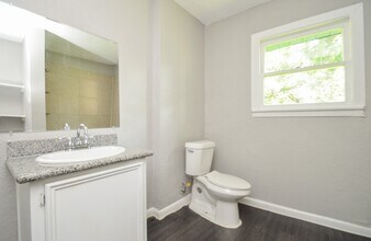 206 Winkin Ave in Crosby, TX - Building Photo - Building Photo