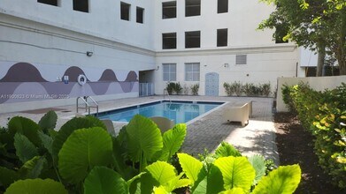 120 SW 8th Ave in Miami, FL - Building Photo - Building Photo