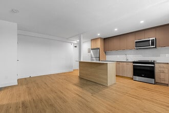 135 Tyndall Ave in Toronto, ON - Building Photo - Building Photo