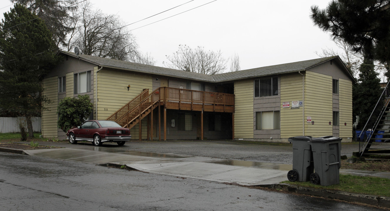 715 E 19th St in Vancouver, WA - Building Photo