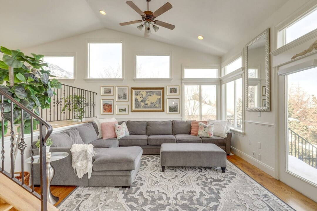 10098 Wasatch Blvd in Sandy, UT - Building Photo