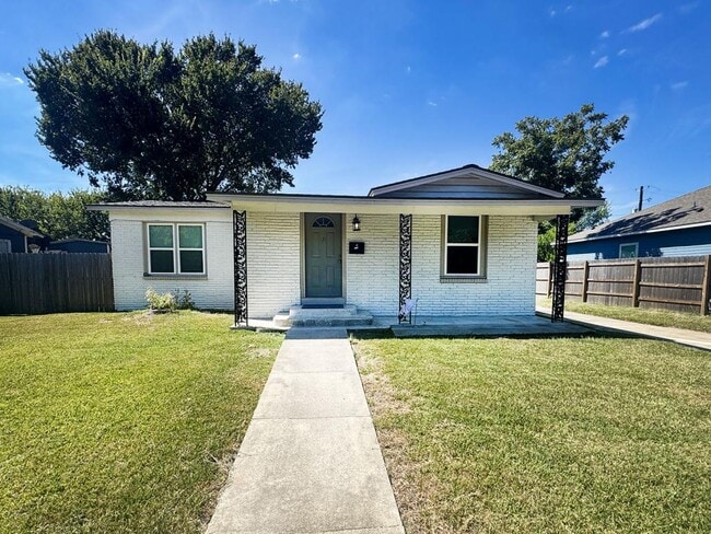 property at 909 Dupont St