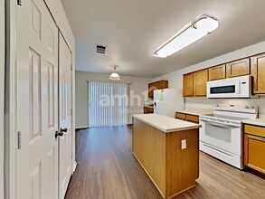 7322 Blazar Way in San Antonio, TX - Foto de edificio - Building Photo