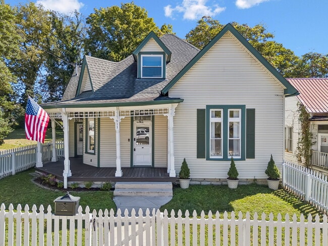 property at 911 S High St