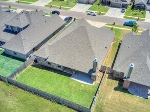 1013 NE 34th Terr in Moore, OK - Building Photo - Building Photo