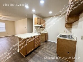 1651 Ridgeview Ct in Lancaster, OH - Building Photo - Building Photo