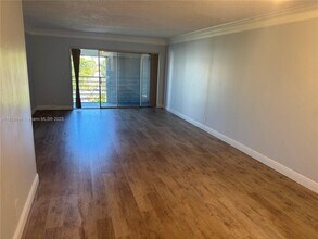 3571 Inverrary Dr in Lauderhill, FL - Building Photo - Building Photo