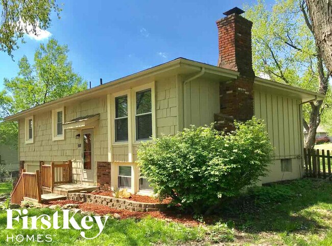 518 S Adams St in Raymore, MO - Building Photo - Building Photo