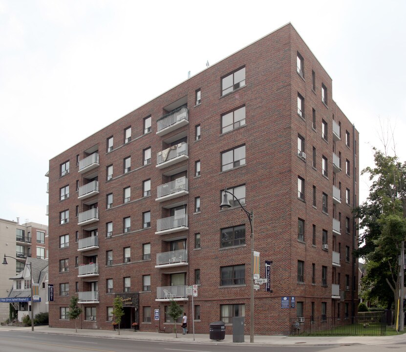 Glencairn Garden Apartments in Toronto, ON - Building Photo