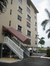 1881 Middle River Dr-Unit -A in Fort Lauderdale, FL - Building Photo - Building Photo