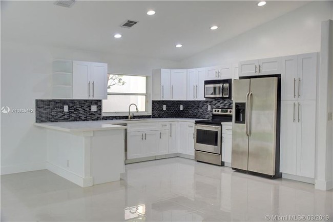 3259 SW 49th St in Fort Lauderdale, FL - Building Photo - Building Photo