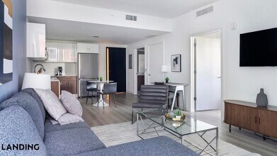 3830 NW 11th St, Unit 1-203 in Miami, FL - Foto de edificio - Building Photo