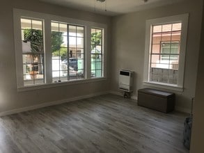 731 E 32nd St, Unit A in Los Angeles, CA - Building Photo - Building Photo