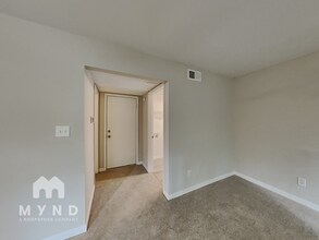 6437 Phillips Ct in Lithonia, GA - Foto de edificio - Building Photo
