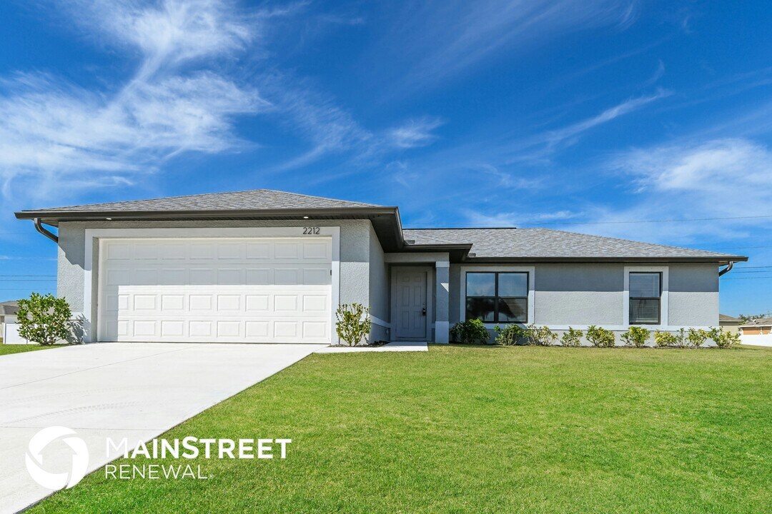 2212 NE 7th Ave in Cape Coral, FL - Building Photo