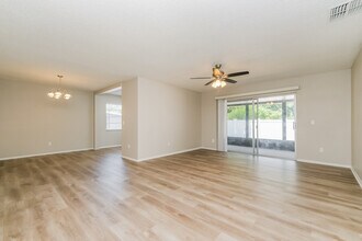 8431 Duval Dr in Port Richey, FL - Foto de edificio - Building Photo