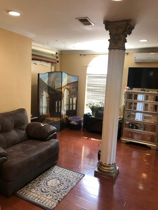 9214 Yolanda Ave in Northridge, CA - Building Photo
