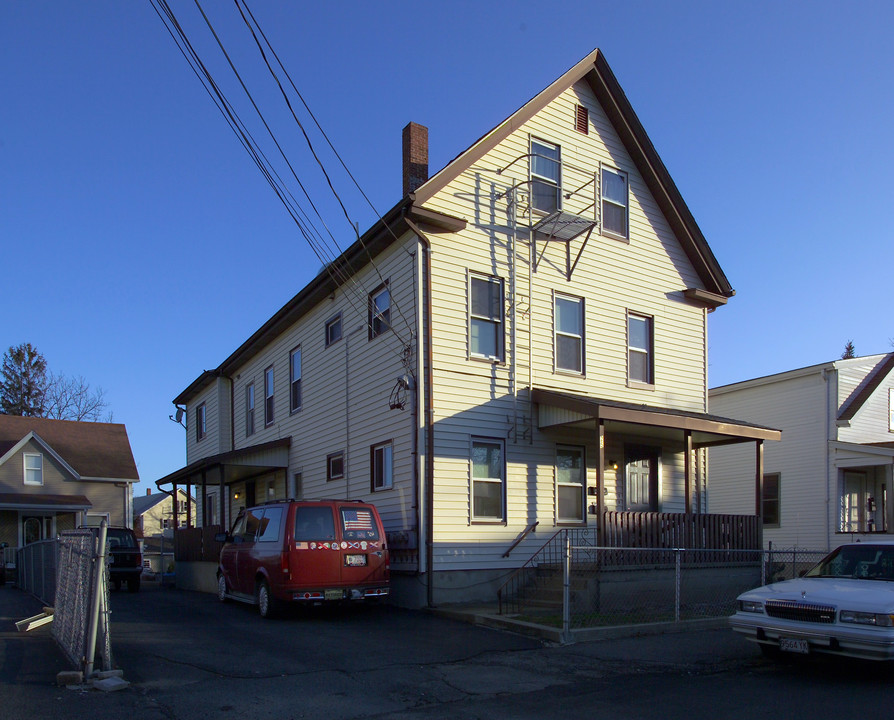 25 Myrtle St in Taunton, MA - Building Photo