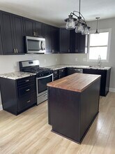 2703 Center St in Des Moines, IA - Building Photo - Building Photo