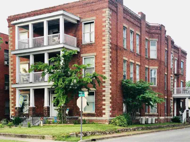 property at 302 N 9th St
