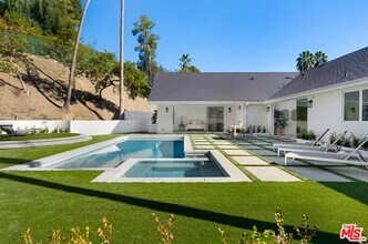 4405 Estrondo Dr in Los Angeles, CA - Building Photo - Building Photo