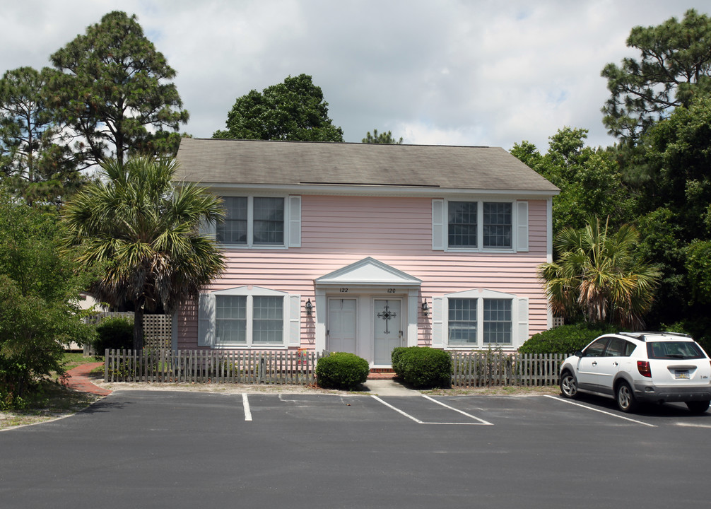 Mendenhall Court in Wilmington, NC - Building Photo