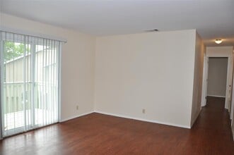10810 Topperwein Dr in Austin, TX - Foto de edificio - Building Photo