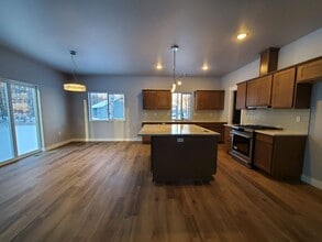 9011 E Arkose Lp in Palmer, AK - Building Photo - Building Photo