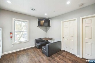 541 Union Ave, Unit 2 in Paterson, NJ - Foto de edificio - Building Photo