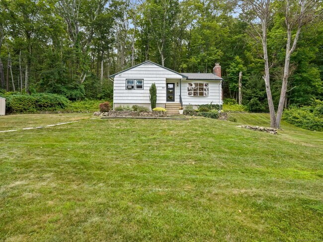 888 Mt Carmel Ave in Hamden, CT - Building Photo - Building Photo