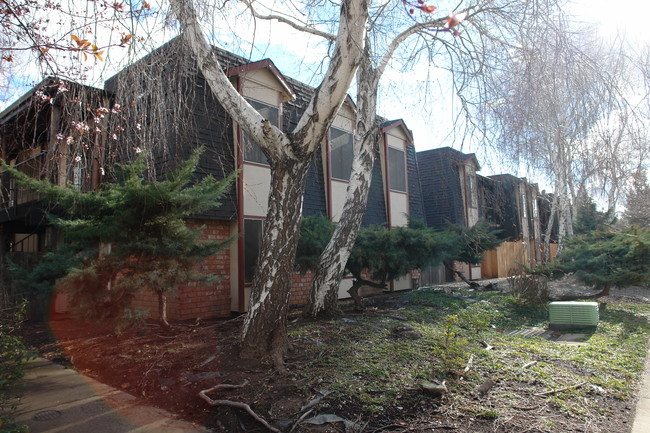 Compass Point Apartments in Chico, CA - Building Photo - Building Photo