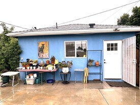 20446 Lanark St in Winnetka, CA - Building Photo