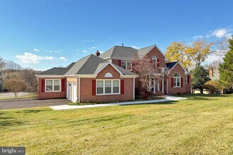 1300 Pinstripe Ct in Vienna, VA - Building Photo - Building Photo