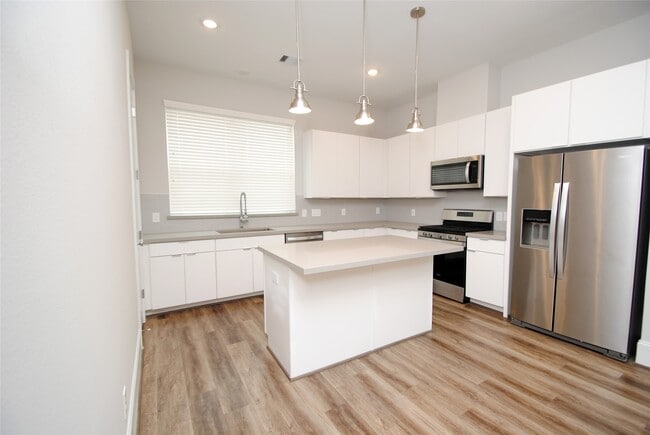property at 1270 N Post Oak Rd