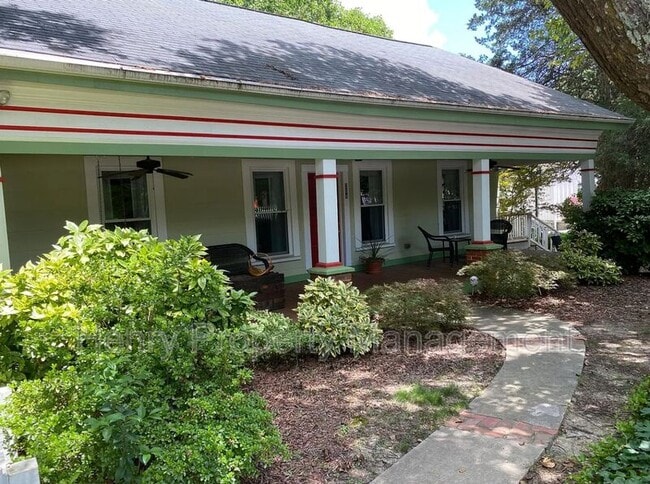 204 North Dixon Avenue in Cary, NC - Building Photo - Building Photo