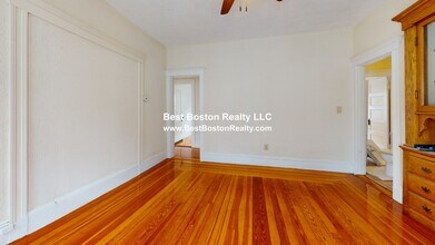 93 Capen St, Unit 2 in Medford, MA - Foto de edificio - Building Photo