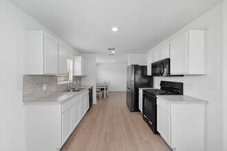 32506 Orchard Haze Dr in Brookshire, TX - Foto de edificio - Building Photo