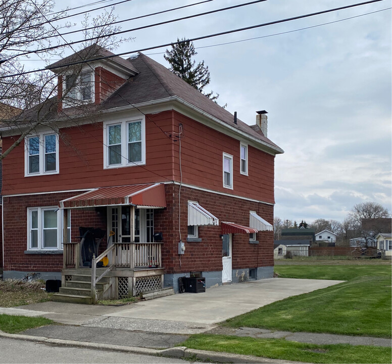 82 Adsit St in Hornell, NY - Building Photo