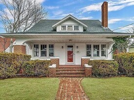 310 Fishel Ave in Riverhead, NY - Building Photo