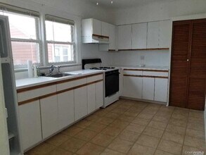 36 Barnes St in Long Beach, NY - Building Photo - Building Photo