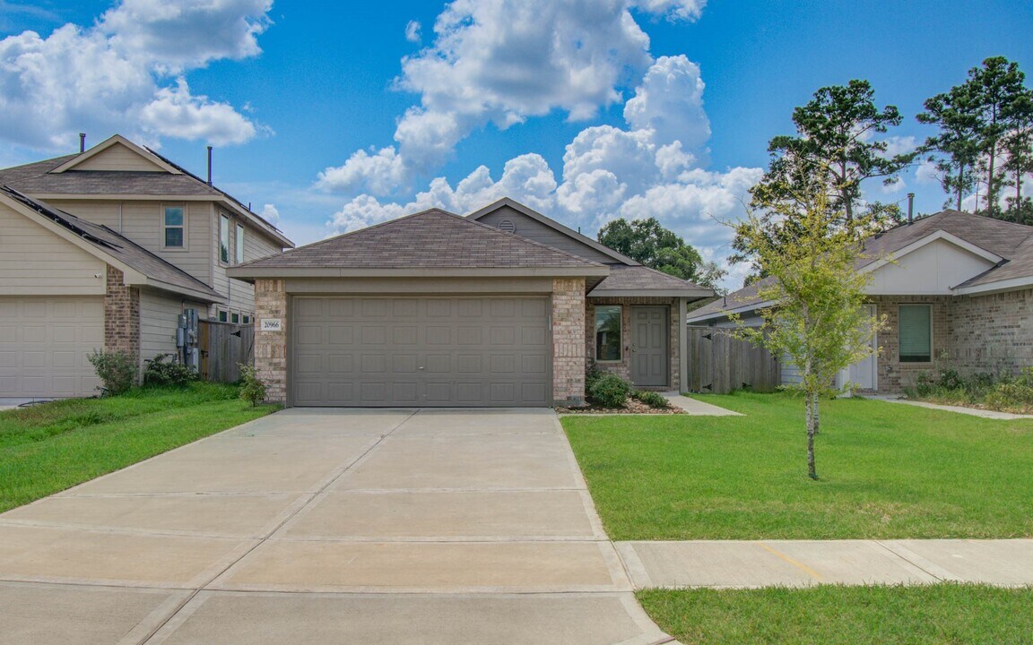 20966 Zuccala Dr in Roman Forest, TX - Building Photo