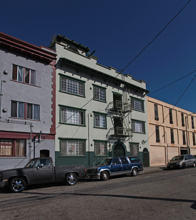 225 W 25th St in Los Angeles, CA - Foto de edificio - Building Photo